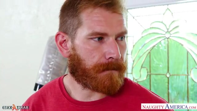 تتصل بزوجها لتخبره انها ستمارس الجنس مع رجل اخر فتعجبه الفكره | سكس مترجم